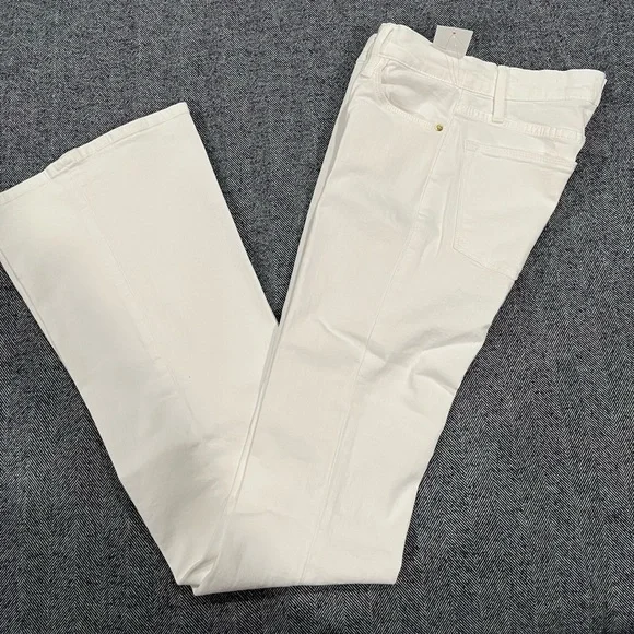 Frame Le High Flare in Blanc, size 24